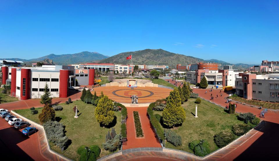 Aydın'da tören yeri tartışmalara sebebiyet verdi