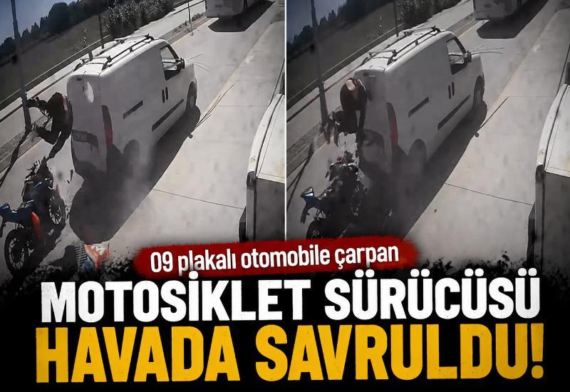 09 plakalı otomobile çarpan motosiklet sürücüsü havada savruldu!