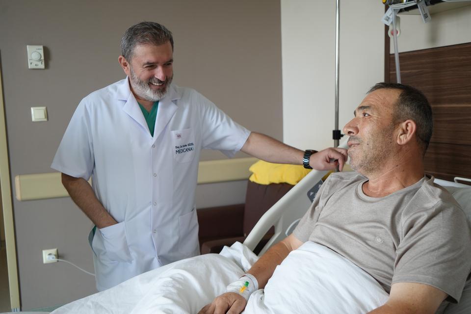 TÜM ORGANLARI TERS YERDE: DOKTORLAR BİLE ŞAŞIRDI KALBİNİN SAĞDA OLDUĞUNU 26 YAŞINDA, TÜM ORGANLARININ TERS OLDUĞUNU 54 YAŞINDA ÖĞRENDİ