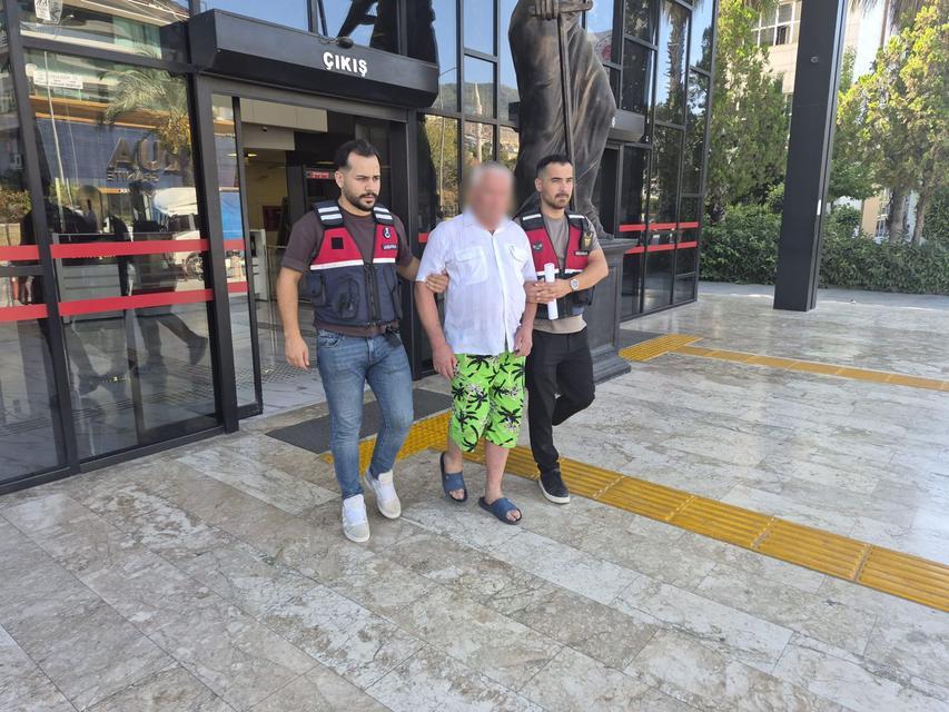 Kadın personele taciz iddiasıyla tutuklandı