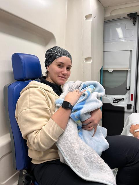 AMBULANSTA DOĞUM: AHMET BEBEK HAYATA GÖZLERİNİ AMBULANSTA AÇTI