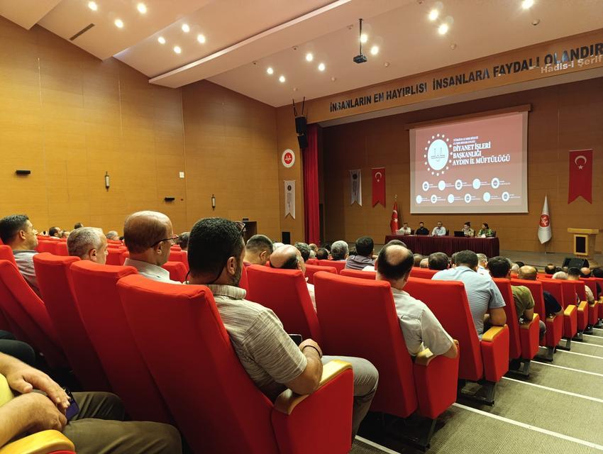 AYDIN'DA 'BİR YETİME AİLE OLMAK' TEMALI PANEL DÜZENLENDİ