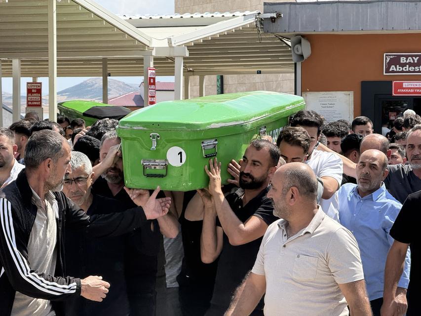 Feci kazada hayatını kaybeden genç son yolculuğuna uğurlandı