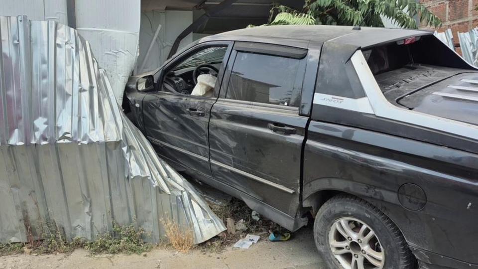 Kontrolden çıkan araç prefabrik konteynere çarptı: 1 Yaralı