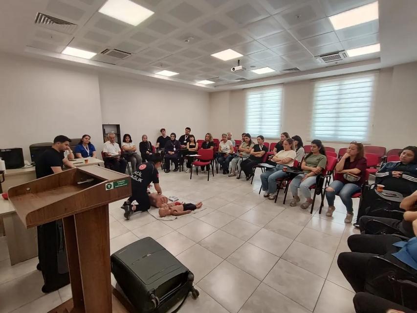 Karacasu Devlet Hastanesi'nde CPR eğitimi verildi