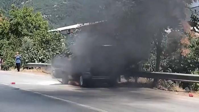 Alevlere teslim olan araç kullanılamaz hale geldi