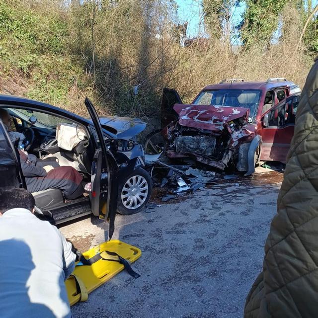 Karşı şeride geçen araç felakete neden oldu: 6 yaralı