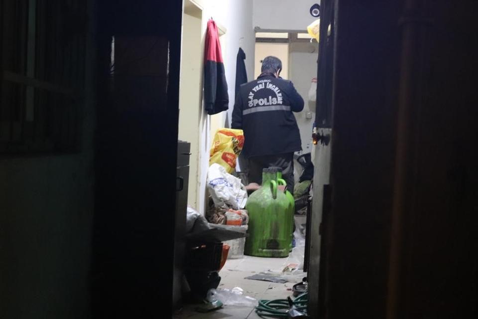 İZMİR'DEKİ SIR CİNAYETTE ŞÜPHELİ BABA ÇIKTI