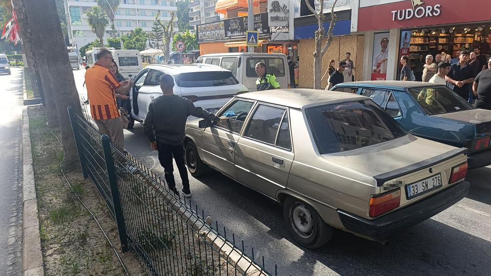 Ehliyetsiz ve alkollü sürücü 2 günlük son model cipe çarptı