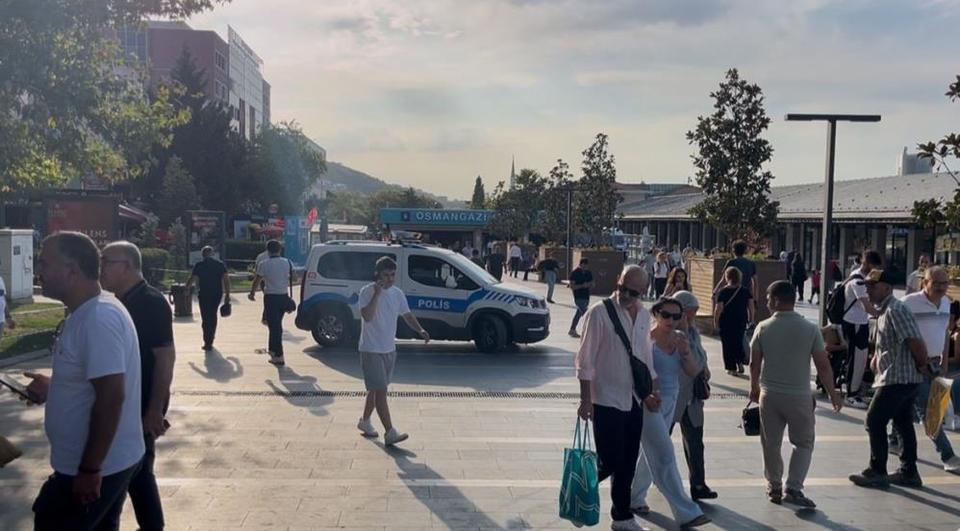 Bıçakla geldi tek yumrukta yere serdi