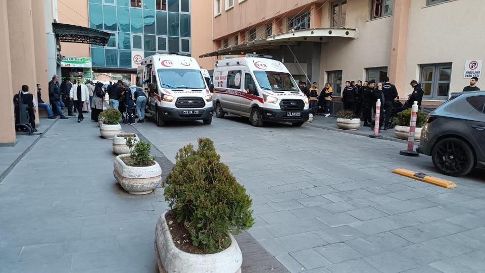 Tartışma bıçaklı kavgaya dönüştü: 1 yaralı