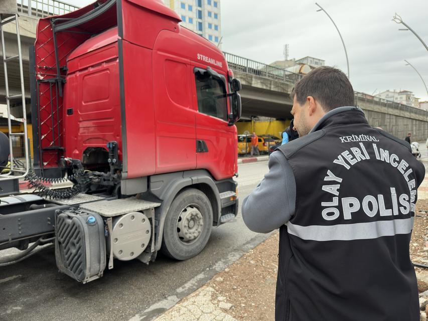 Tırın çarptığı yaya hastanede hayatını kaybetti
