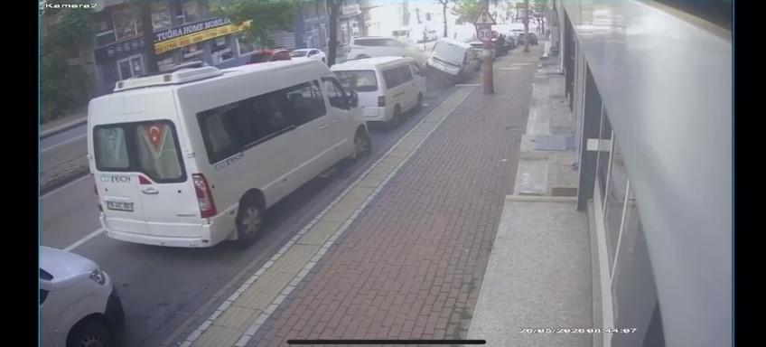 6 araca çarptı takla atarak durabildi