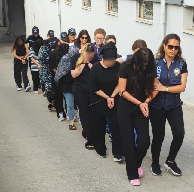 BAHİS ŞEBEKESİ ADLİYEYE SEVK EDİLDİ:  GÜNLÜK 24 MİLYON LİRA KAZANIP KRİPTOYA ÇEVİRMİŞLER