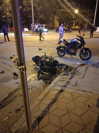 Otomobil ile motosiklet çarpıştı: 2 ölü, 1 yaralı