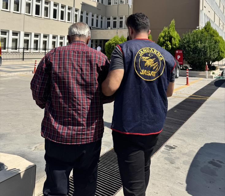 Kadına tehdit ve ısrarlı takipten aranıyordu, enselendi