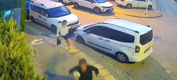 Gençler araçların kaportasını çizip aynalarını kırdılar
