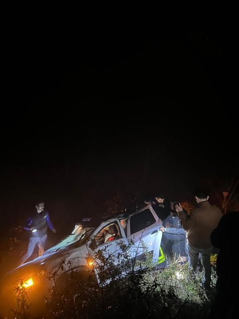 Otomobil uçuruma yuvarlandı: 7 yaralı