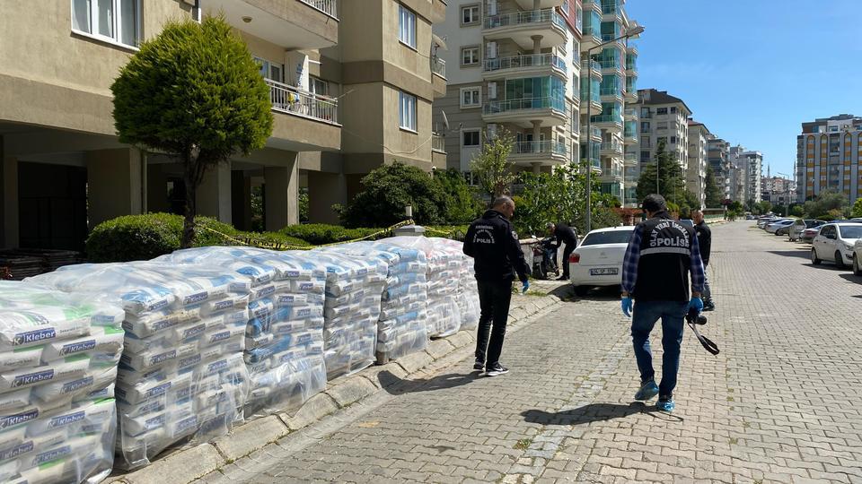 APARTMANIN DIŞ CEPHE İŞİNİ PAYLAŞAMADILAR: 1 YARALI