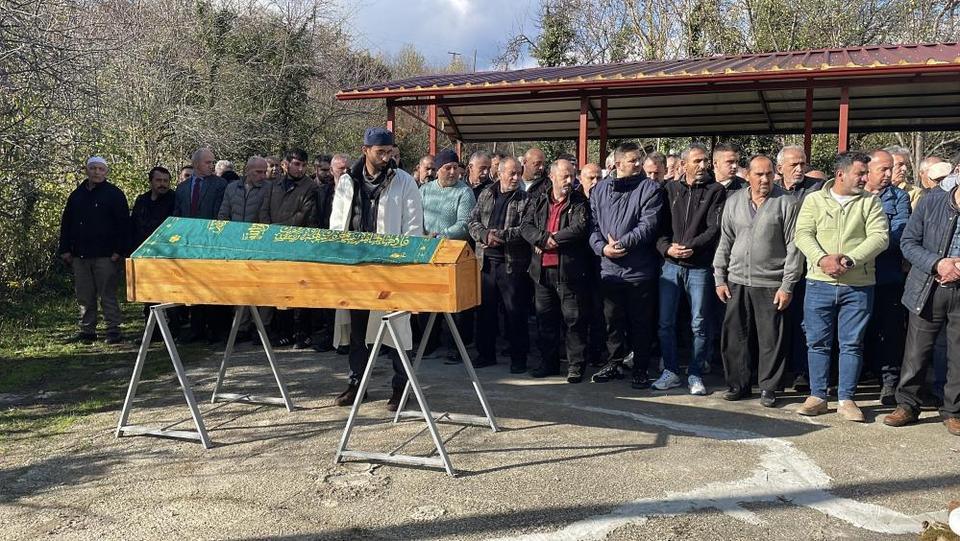 Anaokulu önünde kamyonetin ezdiği 4 yaşındaki çocuk toprağa verildi