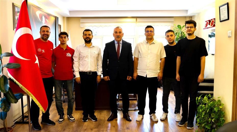 Başarılı sporcular Yığmatepe'yi ziyaret etti