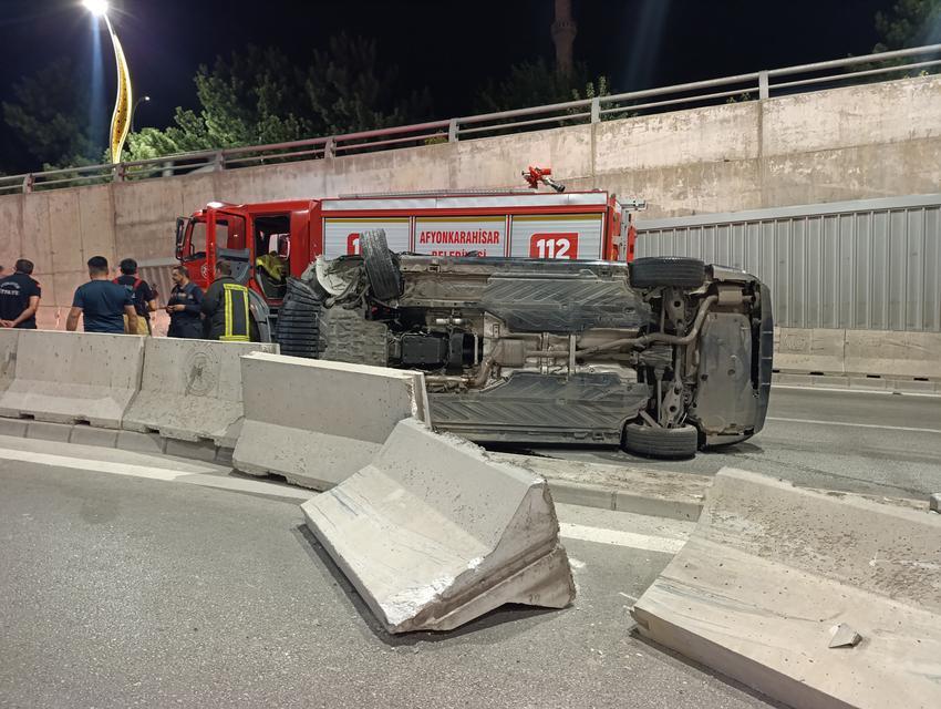 Alt geçitte iki otomobil çarpıştı: Yaralılar var