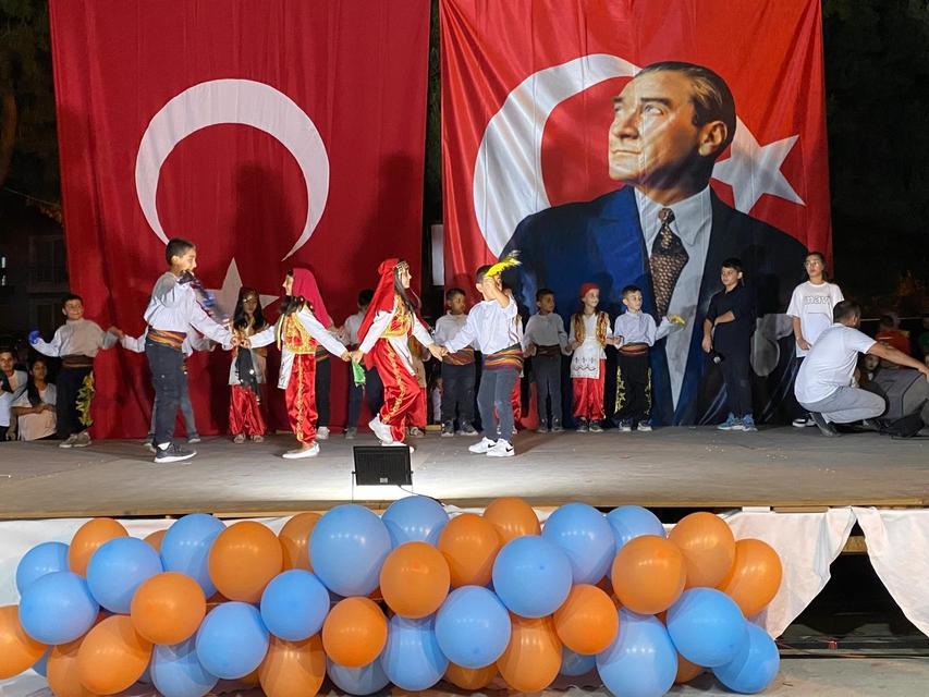 SARIGÖL'DE 40 YILLIK EĞİTİM YUVASINA GÖRKEMLİ VEDA