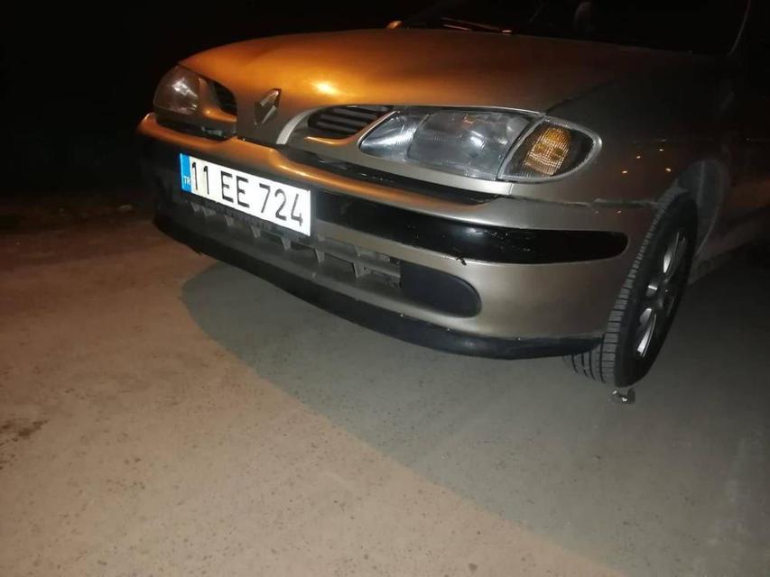 Alkol alıp yol kenarında yattı