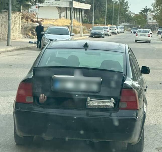 Bagajdan çıkan el görenleri şaşırttı