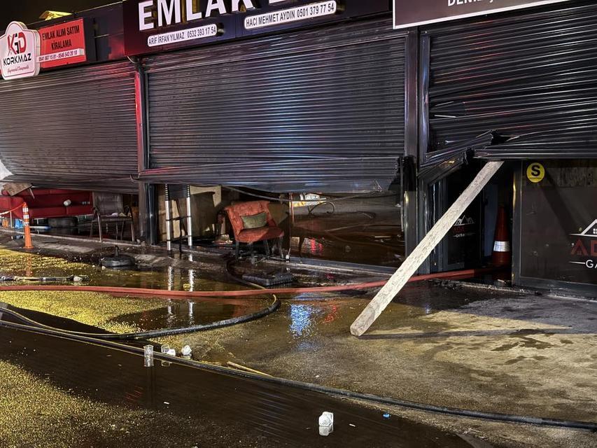 Bilinçsizce yakılan ateş, 4 dükkana felaketi yaşattı