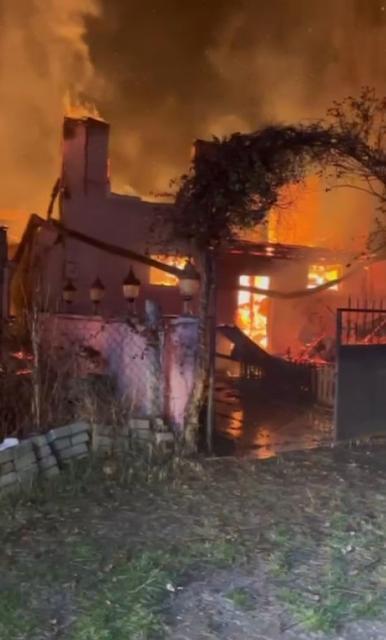 Köyde çıkan yangında iki ev küle döndü