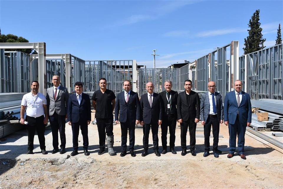 Germencik Devlet Hastanesine modern ek bina yolda