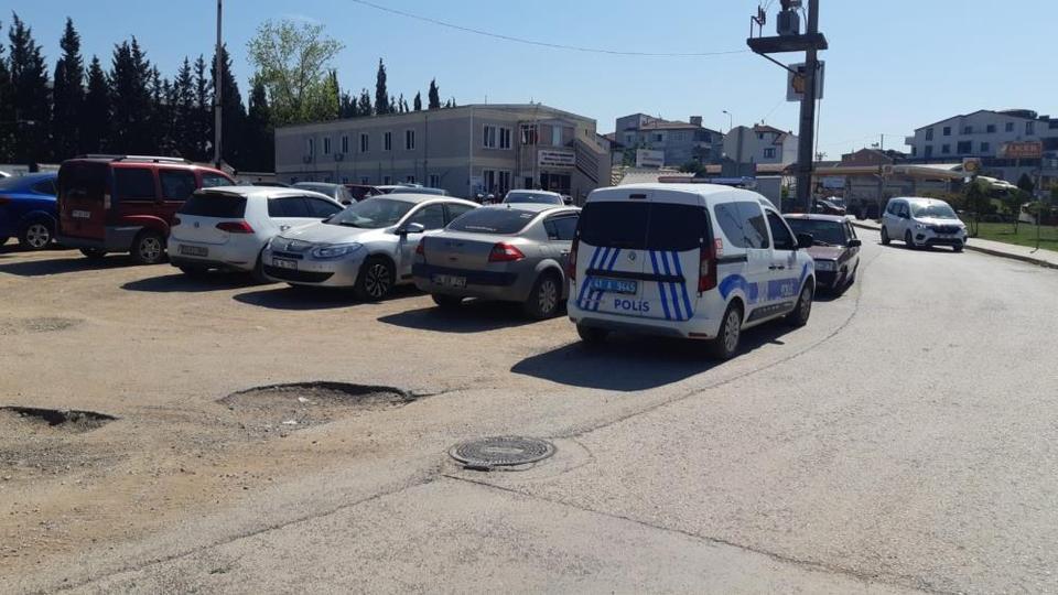 Hastane önünde tartıştığı kadını bıçakladı