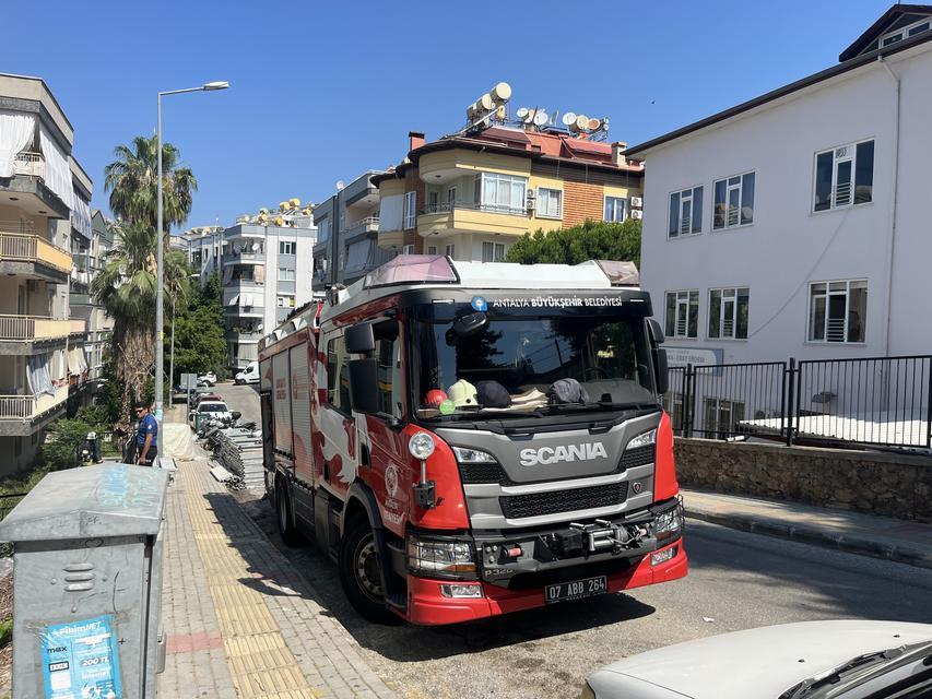 Apartman dairesinde çıkan yangın korkuttu