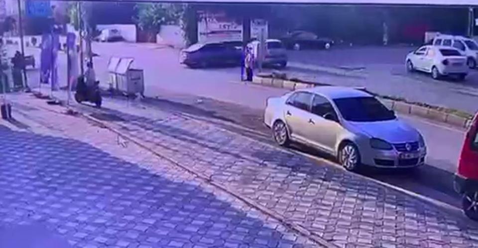Otomobillerin kafa kafaya çarpıştığı kazada 2 kişi yaralandı
