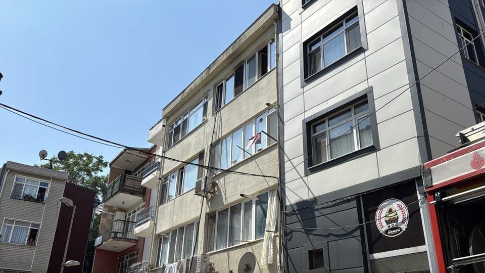 3 katlı binada yangın paniği