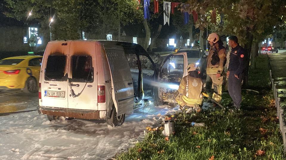 Hafif ticari araç alevlere teslim oldu