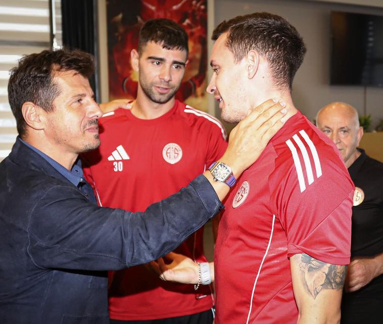 Antalyaspor'da Emre Belözoğlu dönemi sona erdi