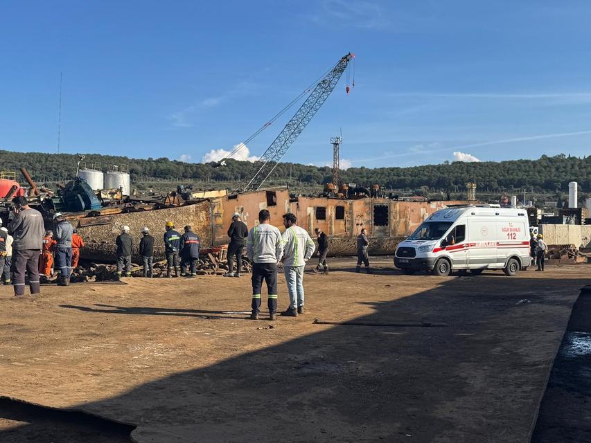 Üzerine parça düşen işçi hayatını kaybetti