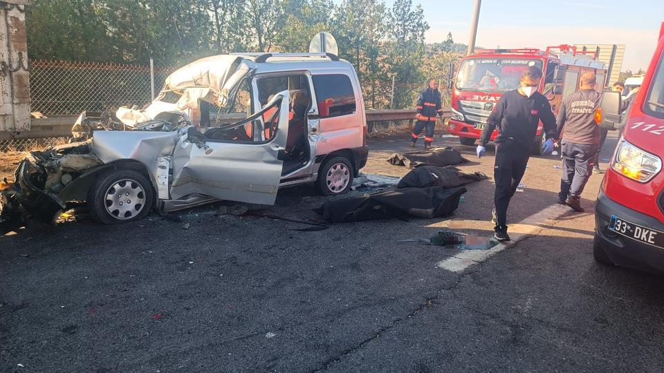 Trafik kazasında 3 kişi öldü, 3 yaralı