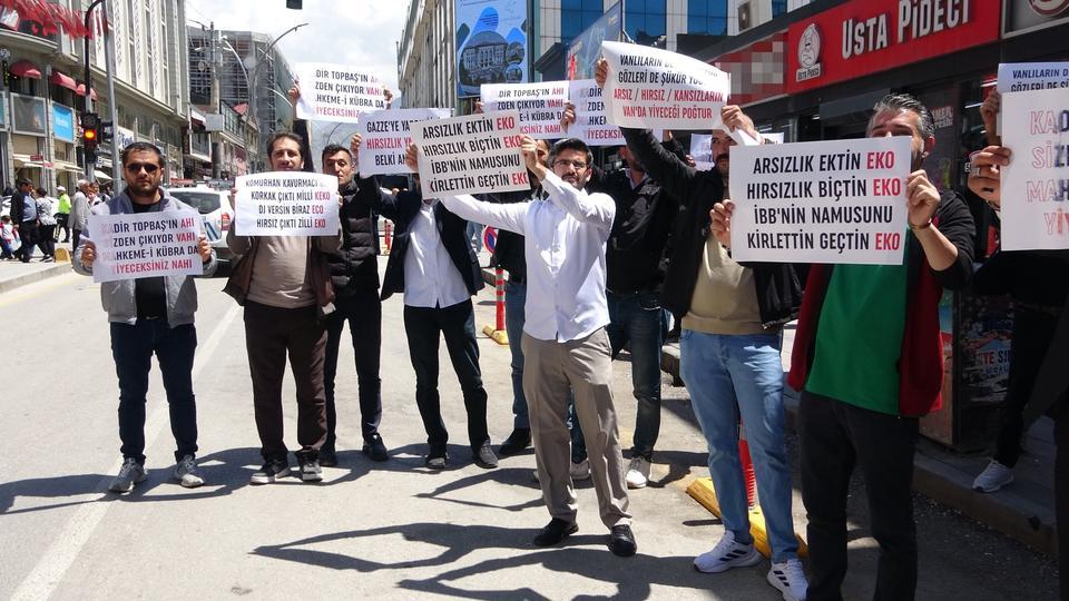 CHP Lideri Özel'e pankartlı protesto