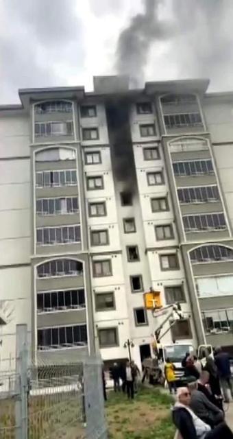 9 katlı binada yangın: 5 kişi hastaneye kaldırıldı