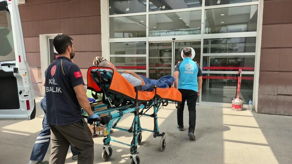 Yol verme meselesi bıçaklı kavgaya dönüştü