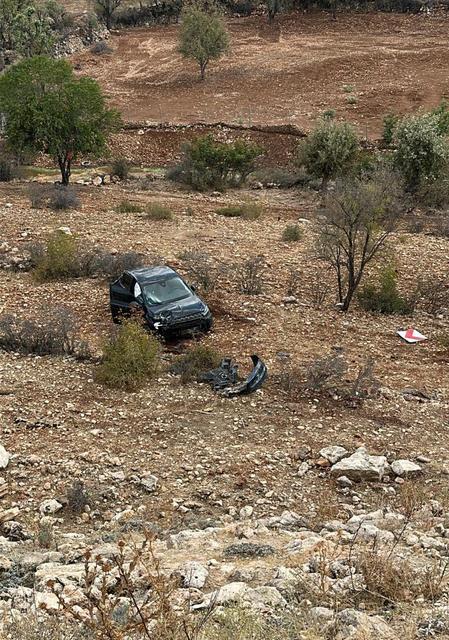 Kontrolden çıkan otomobil şarampole devrildi: 2 yaralı