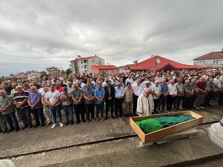Cinayete kurban giden Sinem son yolculuğuna uğurlandı
