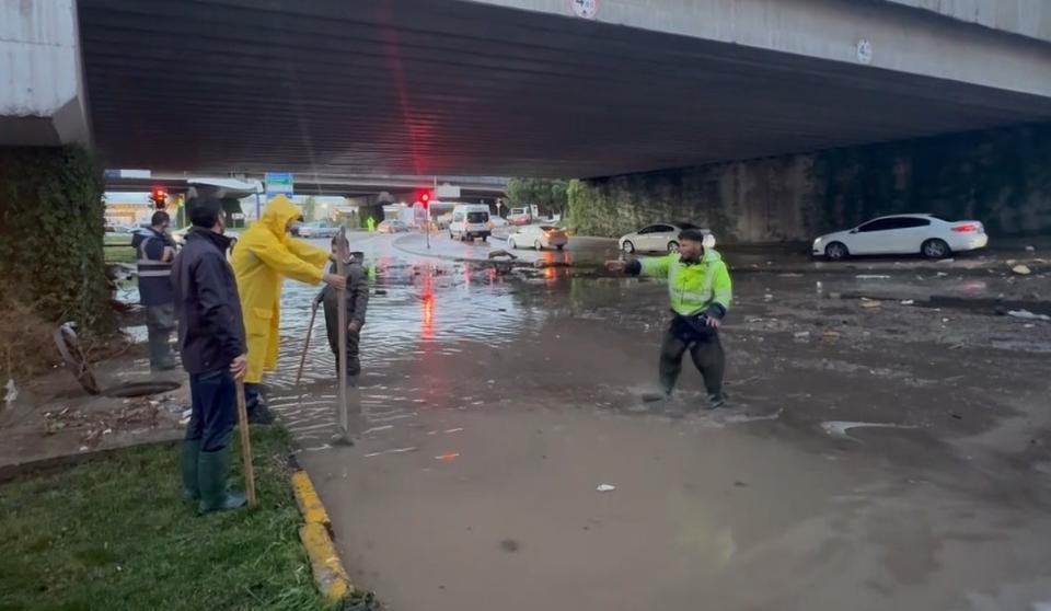 Fırtına hayatı felç etti: 23 yaralı, 39 okul tatil