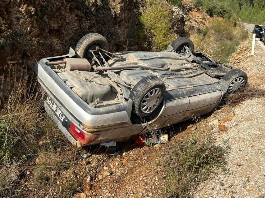 Şarampole devrilen otomobilin sürücüsü yaralandı
