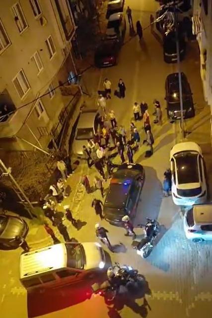 Eski sevgili evini bastı, binayı taşlayarak etrafa ateş etti