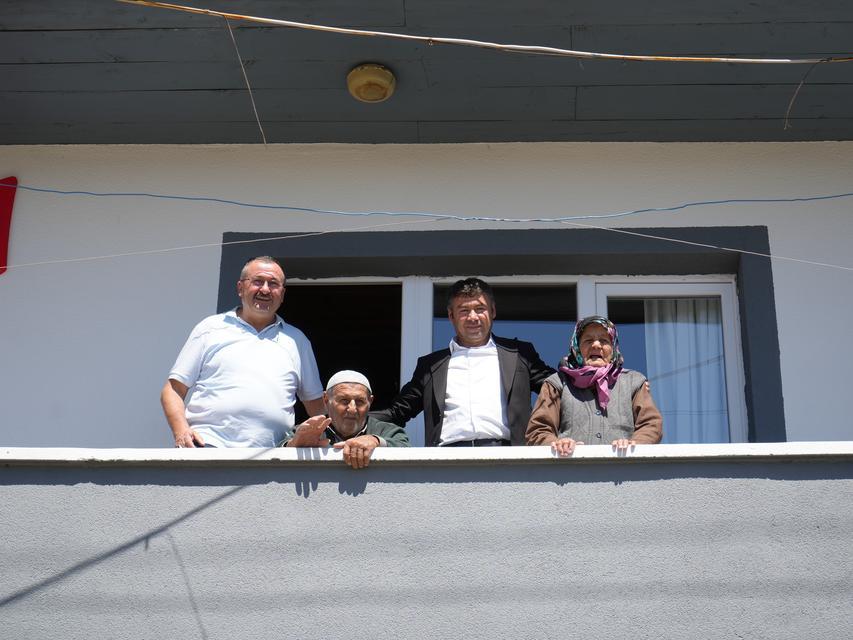100 YAŞINA GİREN ATİYE NİNEYE, DAVULLU ZURNALI DOĞUMGÜNÜ KUTLAMASI