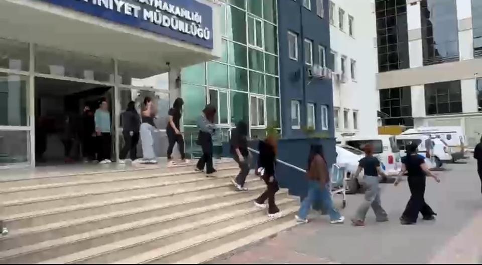 SPA ve masaj salonlarında izinsiz çalıştırılan 23 kadın yakalandı